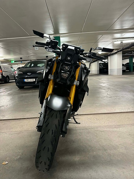 Suzuki GSX-S1000 3 of 7
