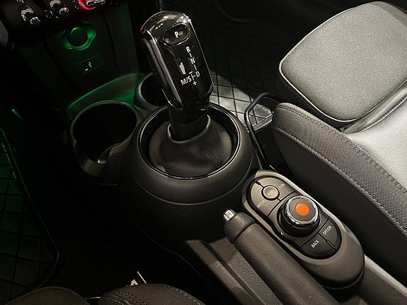 MINI Cooper 15 of 19
