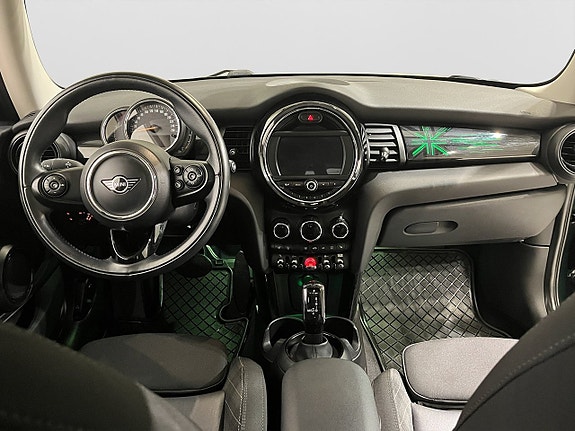 MINI Cooper 12 of 19