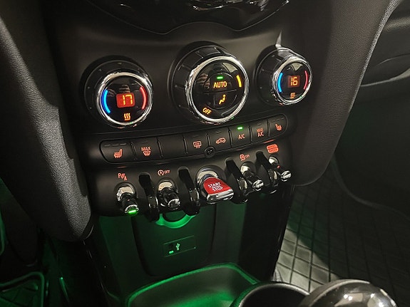 MINI Cooper 19 of 19