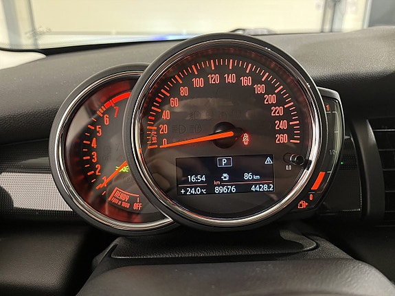 MINI Cooper 16 of 19