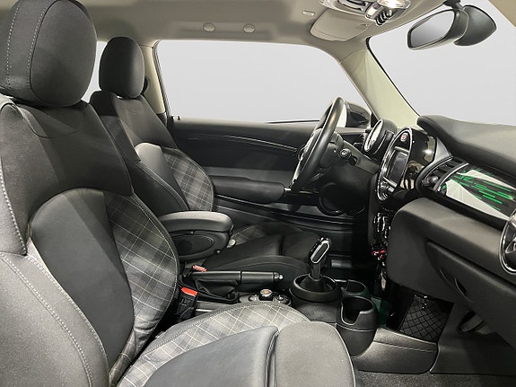MINI Cooper 9 of 19