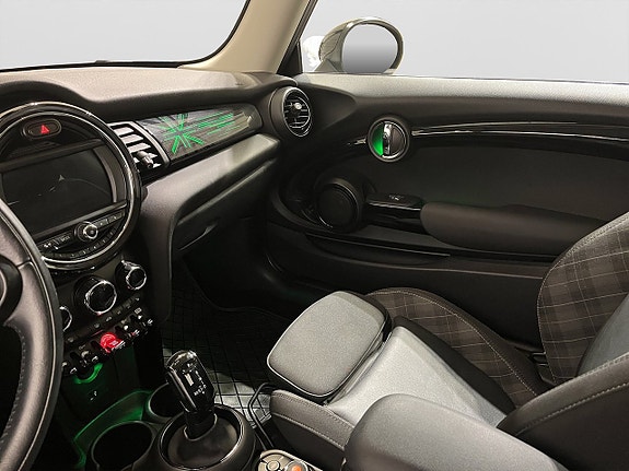 MINI Cooper 14 of 19