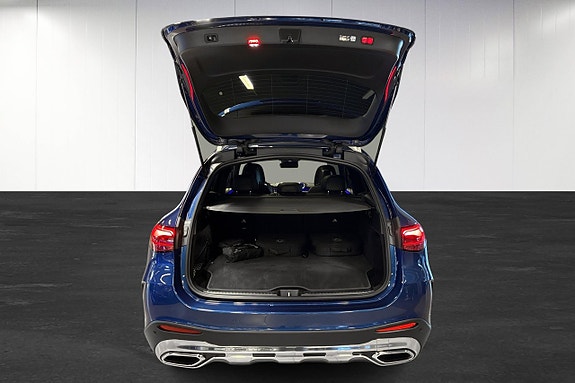 Mercedes-Benz GLC300 e 25 of 25