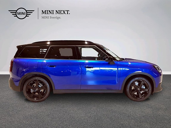 MINI Countryman SE 2 of 16
