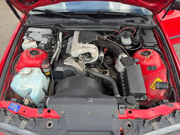 BMW 318i 13 of 15