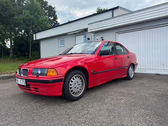 BMW 318i 4 of 15
