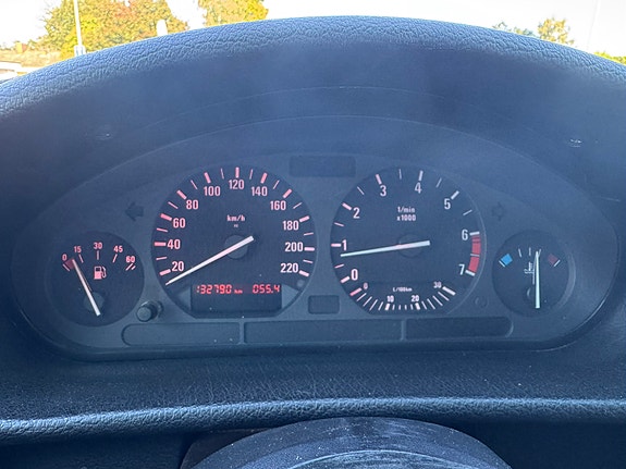 BMW 318i 15 of 15