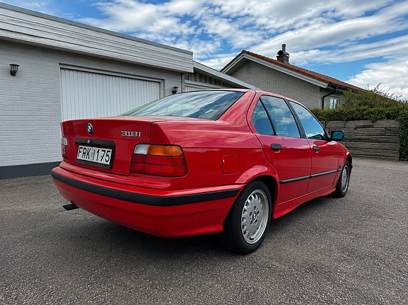 BMW 318i 2 of 15