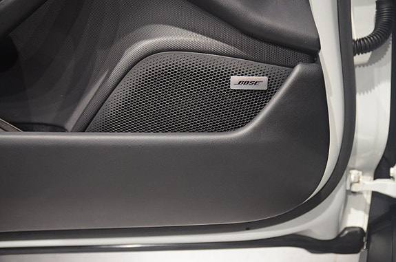 Porsche Taycan 17 of 17