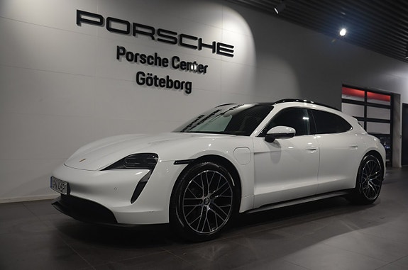 Porsche Taycan 8 of 17
