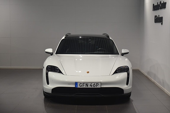 Porsche Taycan 3 of 17