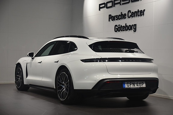 Porsche Taycan 6 of 17