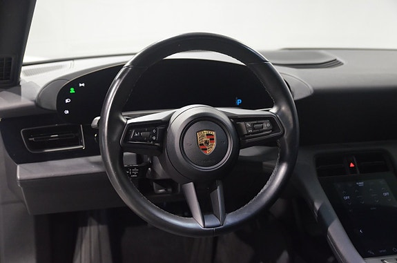 Porsche Taycan 14 of 17