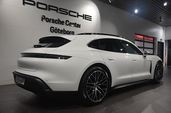 Porsche Taycan 4 of 17