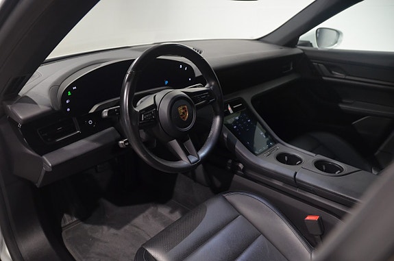 Porsche Taycan 11 of 17