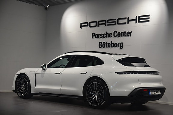 Porsche Taycan 5 of 17