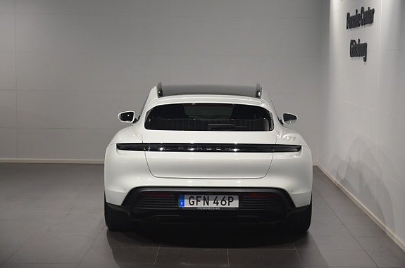 Porsche Taycan 7 of 17