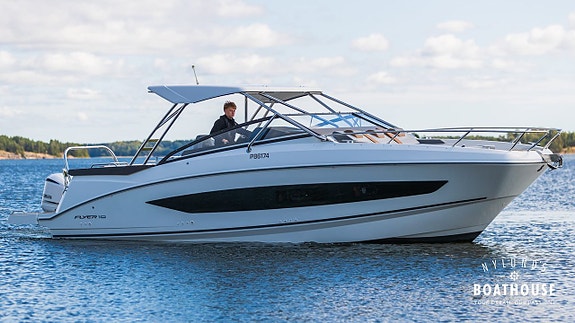 Beneteau Flyer 10 | 2x Yamaha F300 NCA2-A 8 of 30