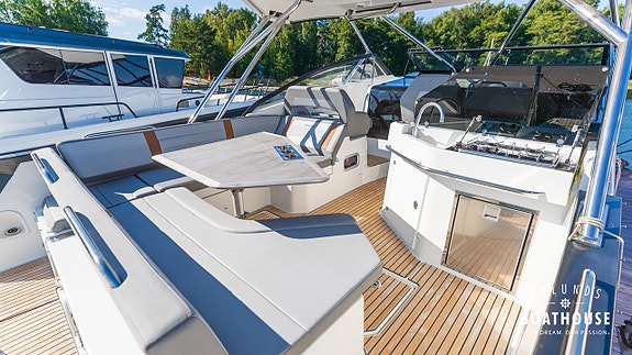 Beneteau Flyer 10 | 2x Yamaha F300 NCA2-A 20 of 30