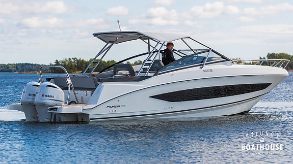 Beneteau Flyer 10 | 2x Yamaha F300 NCA2-A 11 of 30