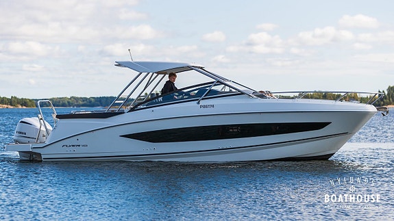 Beneteau Flyer 10 | 2x Yamaha F300 NCA2-A 9 of 30