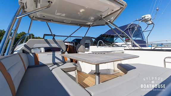 Beneteau Flyer 10 | 2x Yamaha F300 NCA2-A 21 of 30