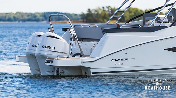 Beneteau Flyer 10 | 2x Yamaha F300 NCA2-A 10 of 30