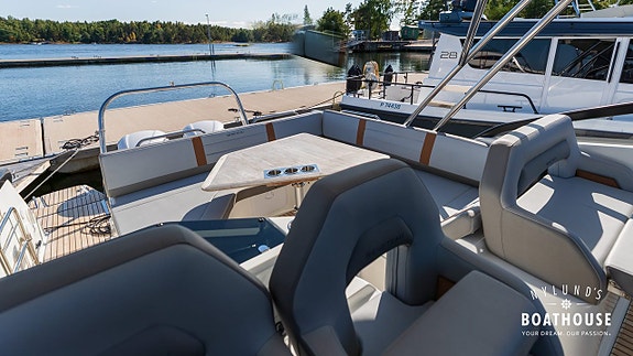Beneteau Flyer 10 | 2x Yamaha F300 NCA2-A 28 of 30