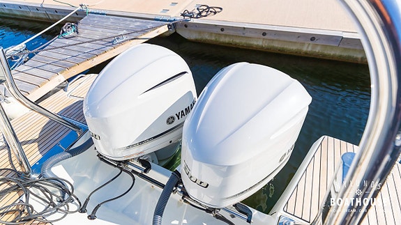 Beneteau Flyer 10 | 2x Yamaha F300 NCA2-A 24 of 30
