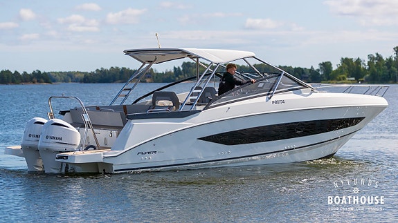 Beneteau Flyer 10 | 2x Yamaha F300 NCA2-A 2 of 30