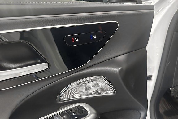 Mercedes-Benz E300 de 16 of 17