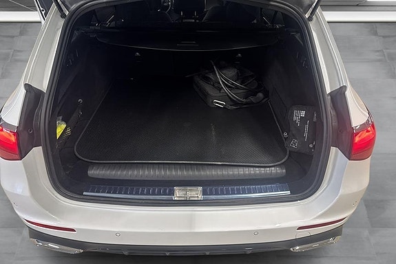 Mercedes-Benz E300 de 14 of 17