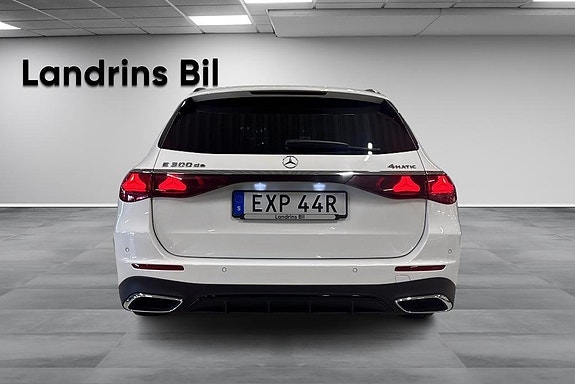 Mercedes-Benz E300 de 5 of 17
