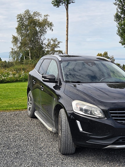 Volvo XC60 2 of 4