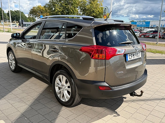 Toyota RAV4 6 of 25