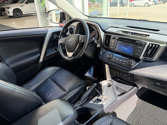 Toyota RAV4 12 of 25