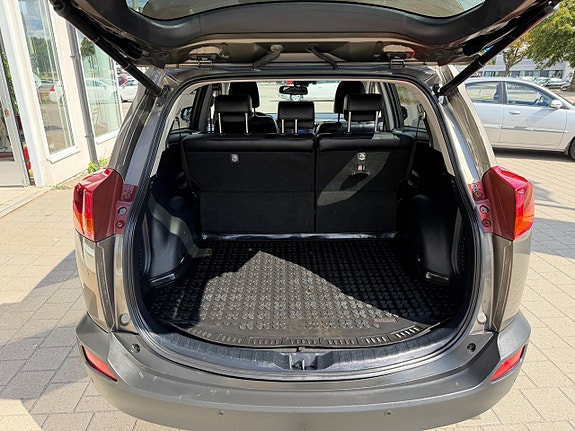 Toyota RAV4 7 of 25