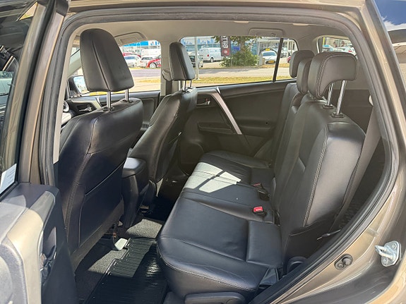 Toyota RAV4 15 of 25