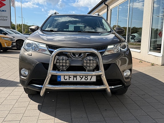Toyota RAV4 2 of 25
