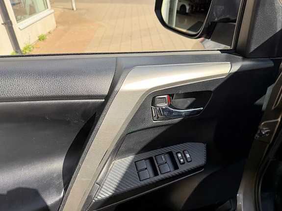 Toyota RAV4 16 of 25