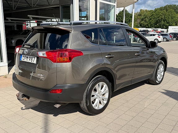 Toyota RAV4 4 of 25