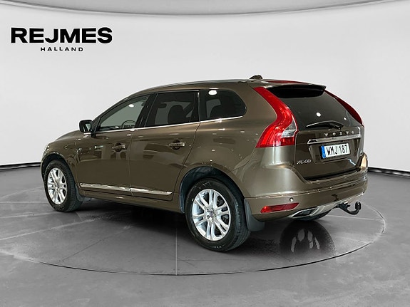Volvo XC60 2 of 14