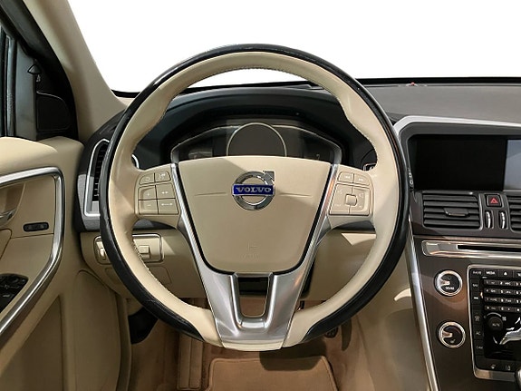 Volvo XC60 11 of 14