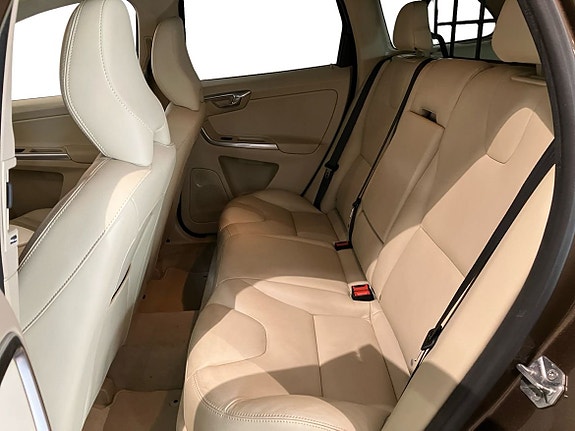 Volvo XC60 7 of 14