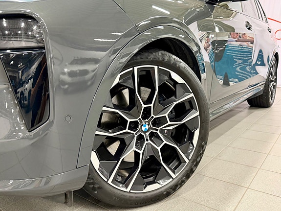BMW X7 28 of 30