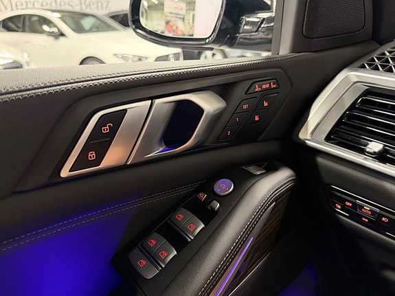 BMW X7 27 of 30