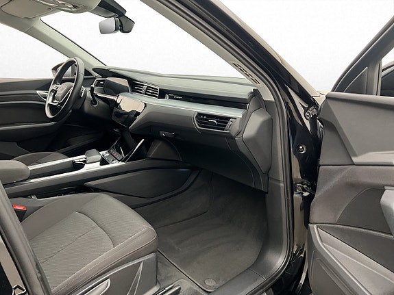 Audi e-tron 29 of 30