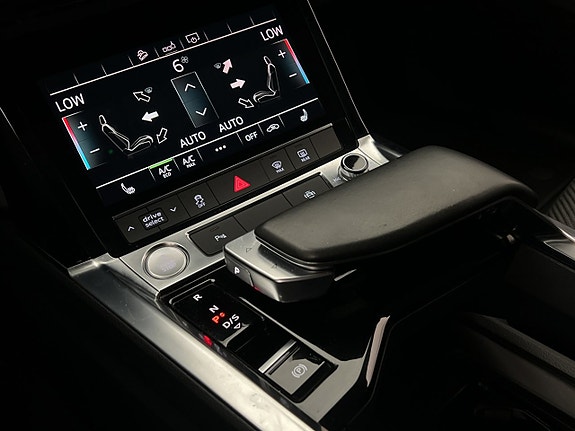 Audi e-tron 27 of 30