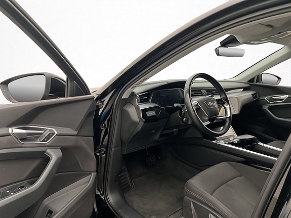 Audi e-tron 13 of 30